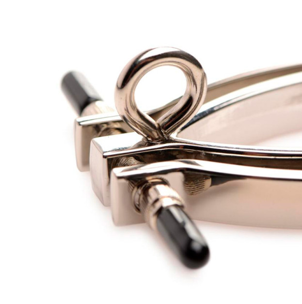 Зажим для половых губ с поводком Master Series Pussy Tugger Clamp with Chain