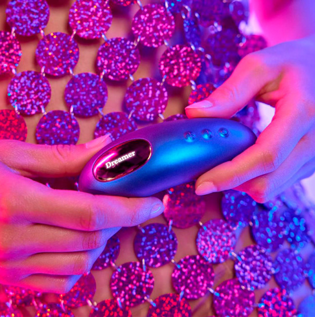 Вакуумный клиторальный стимулятор Love To Love DREAMER IRIDESCENT NIGHT